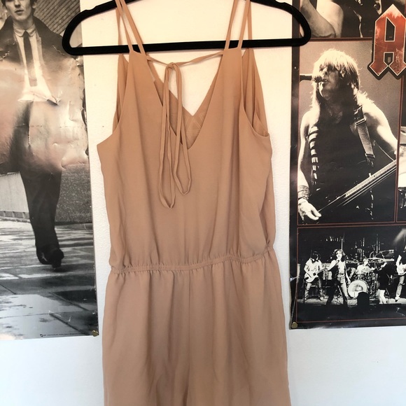 norah great condition geometric beige romper - Picture 2 of 3